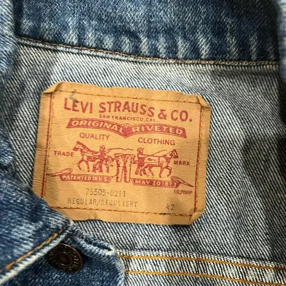 [42/L]Levi’s Blue Denim Vest - Picture 2 of 6